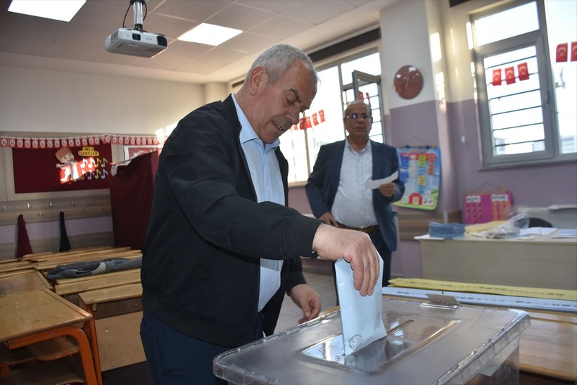 Türkiye'de oy verme işlemleri başladı! İşte sandık başından görüntüler... - Resim: 20