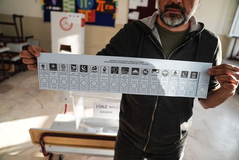 Türkiye'de oy verme işlemleri başladı! İşte sandık başından görüntüler... - Resim: 33