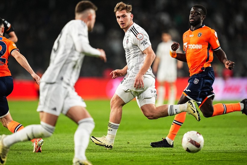 Beşiktaş, deplasmanda Başakşehir'le son dakikada yediği golle berabere kaldı - Resim : 1
