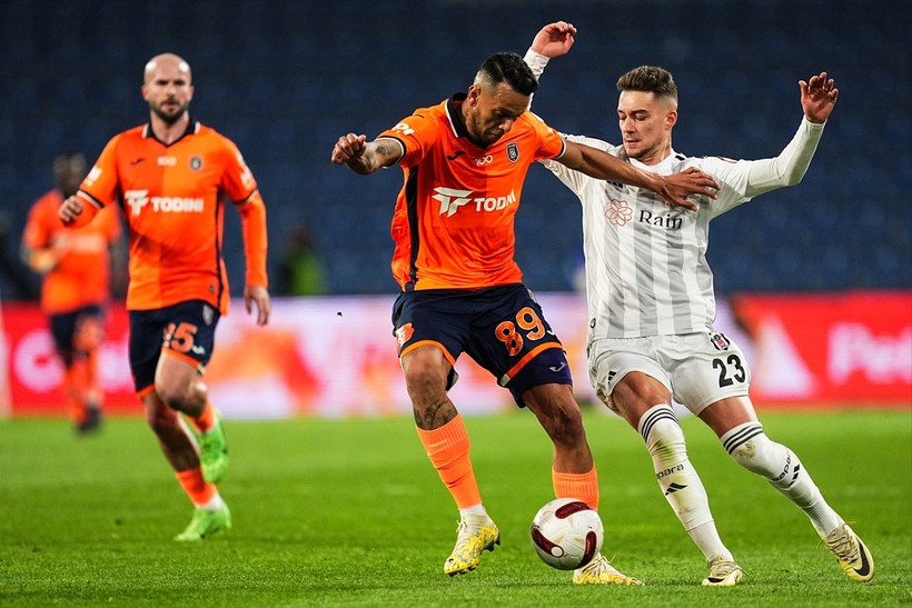 Beşiktaş, deplasmanda Başakşehir'le son dakikada yediği golle berabere kaldı - Resim : 3
