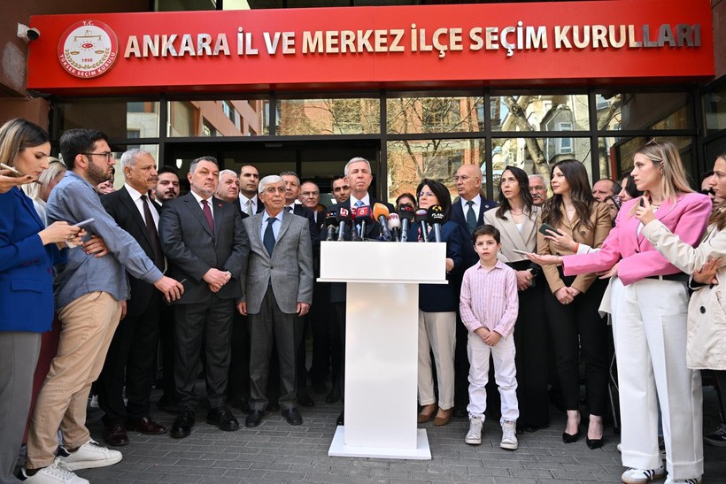 Mansur Yavaş, mazbatasını aldı - Resim : 1