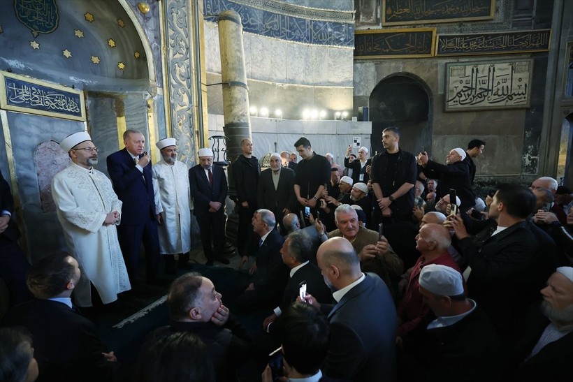 Cumhurbaşkanı Erdoğan, 66 kişilik ekibin hazırladığı "İstanbul Mushafı" nı Mukaddes Emanetler Dairesine hediye etti - Resim: 18