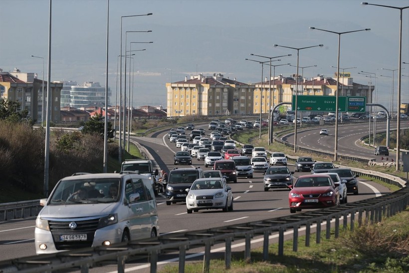 İstanbul'dan göç sürüyor! Bolu, Düzce ve Sakarya... Anadolu Otoyolu'nda 9 günlük tatil yoğunluğu - Resim: 13