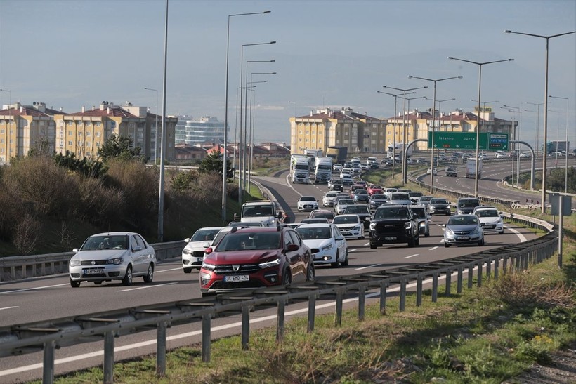 İstanbul'dan göç sürüyor! Bolu, Düzce ve Sakarya... Anadolu Otoyolu'nda 9 günlük tatil yoğunluğu - Resim: 16