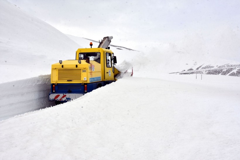 Nemrut Dağı'nda kar kalınlığı 6 metreyi aştı! Yol açma çalışmları 3 gün sürecek - Resim: 6