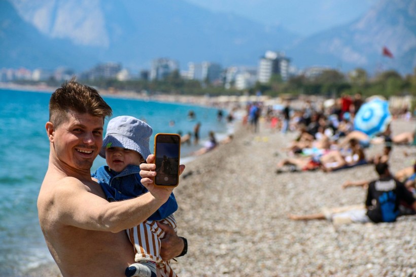 Muğla, Antalya kıyılarında bayram yoğunluğu! Yaz tatilini aratmadı - Resim: 4