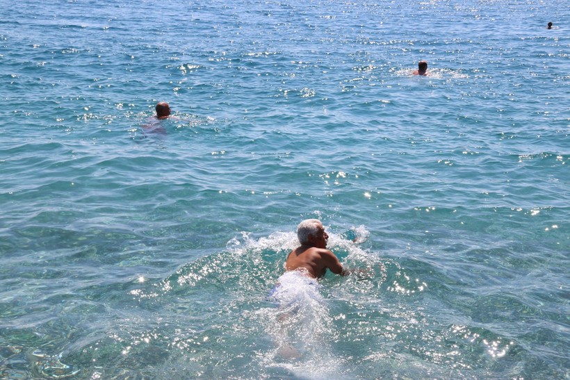 Muğla, Antalya kıyılarında bayram yoğunluğu! Yaz tatilini aratmadı - Resim: 2