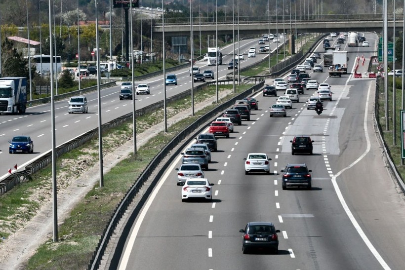 Bayram tatilinden dönüş trafiği başladı! İşte yoğunluk yaşanan noktalar - Resim: 1