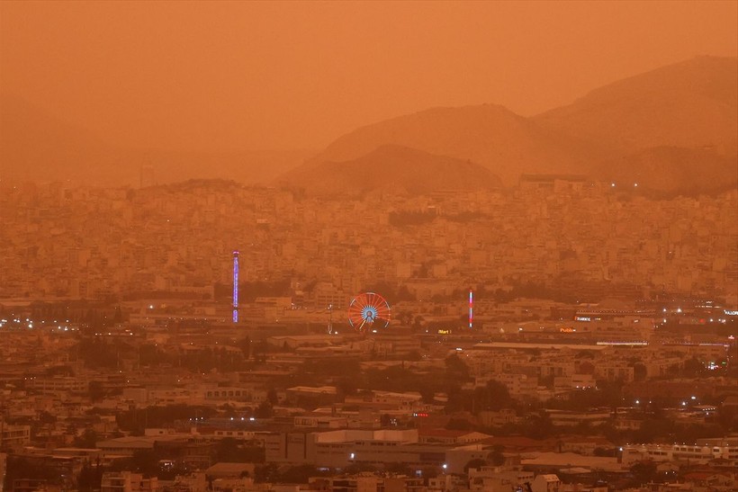 Atina'da Afrika'dan taşınan çöl tozu etkili oldu - Resim: 2