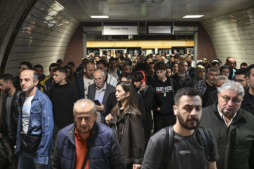 Üsküdar-Samamdıra Metrosu'ndaki kaza kaynaklı arıza 50 saattir giderilmedi - Resim: 1