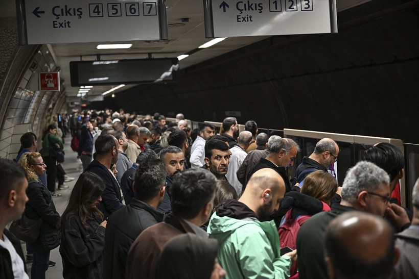 Üsküdar-Samamdıra Metrosu'ndaki kaza kaynaklı arıza 50 saattir giderilmedi - Resim: 2