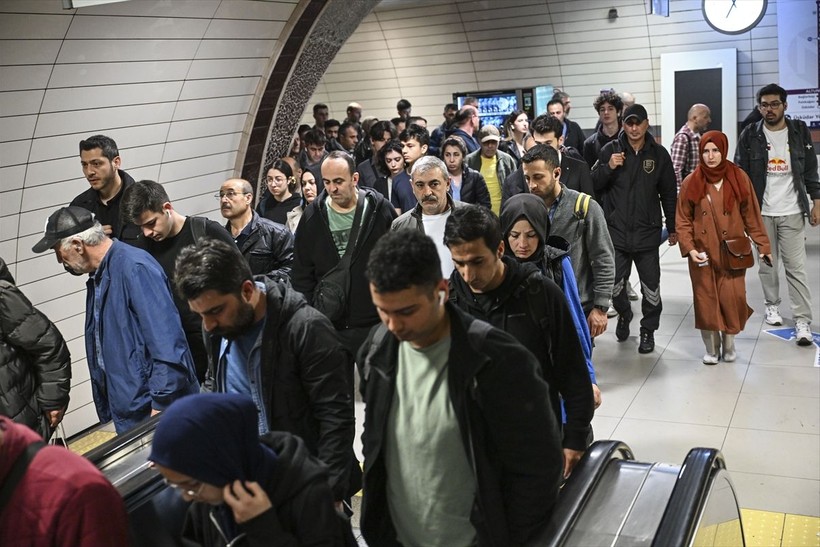 Üsküdar-Samamdıra Metrosu'ndaki kaza kaynaklı arıza 50 saattir giderilmedi - Resim: 3