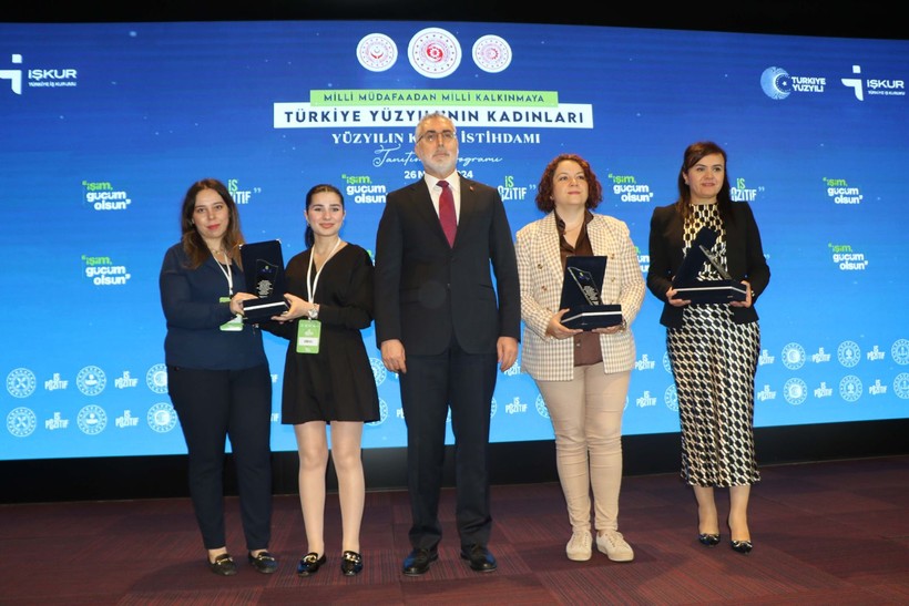 Bakan Işıkhan: Çalışma hayatına girişteki her adımda kadının yanındayız - Resim: 6