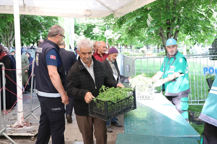 Kayseri'de 5 bin kişi domates fidesi için kuyruğa girdi - Resim: 5