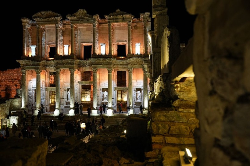 Gündüzü ayrı gecesi ayrı güzel! Efes Antik Kenti gece 00.00'a kadar açık olacak - Resim: 19