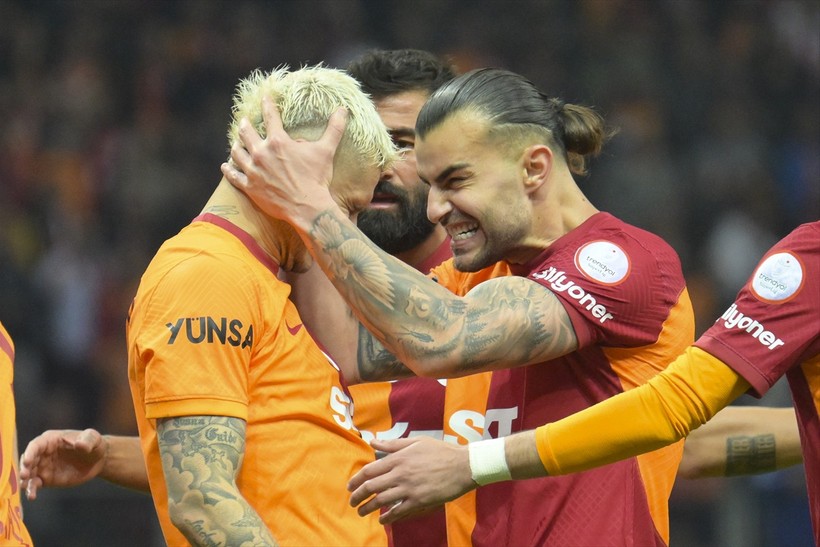 Galatasaray Teknik Direktörü Okan Buruk, 6 gollü galibiyetin ardından konuştu - Resim : 1