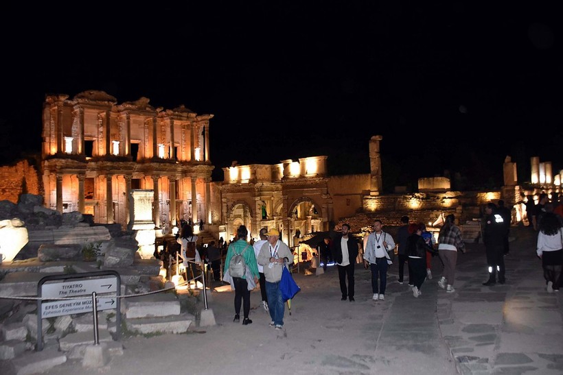 Gündüzü ayrı gecesi ayrı güzel! Efes Antik Kenti gece 00.00'a kadar açık olacak - Resim: 22