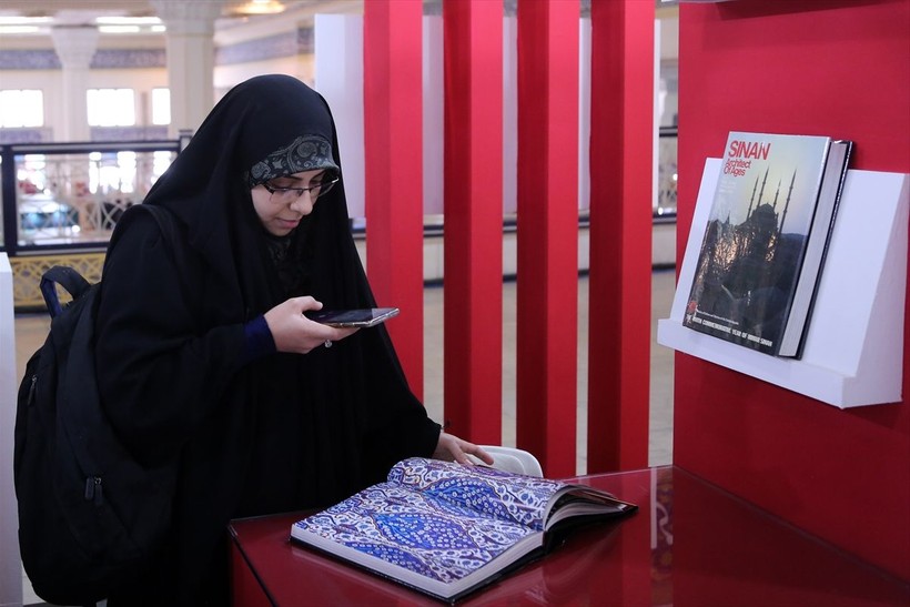 Tahran Uluslararası Kitap Fuarı 35'inci kez kapılarını ziyaretçilere açtı - Resim: 1