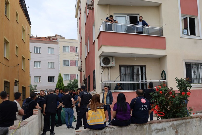 Manisa'da 3 çocuk annesi, eşi tarafından bıçaklanarak öldürüldü - Resim: 5