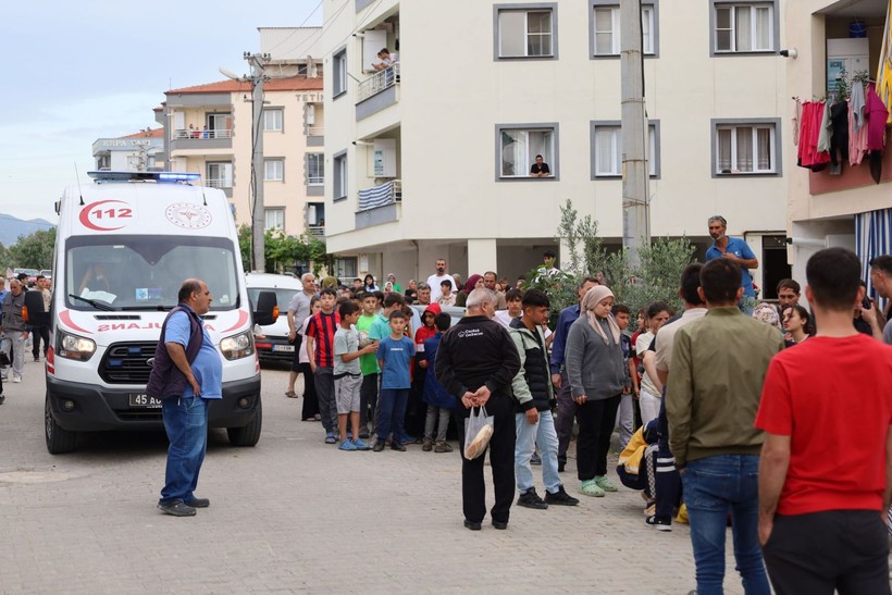 Manisa'da 3 çocuk annesi, eşi tarafından bıçaklanarak öldürüldü - Resim: 2