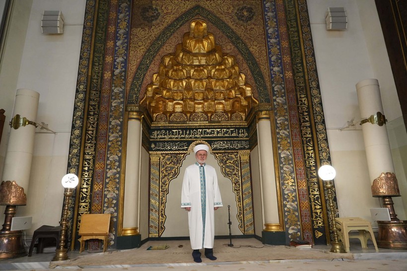 Ulu Cami'nin 25 senelik baş imamı Taksin Karanfil emekli oldu - Resim: 1