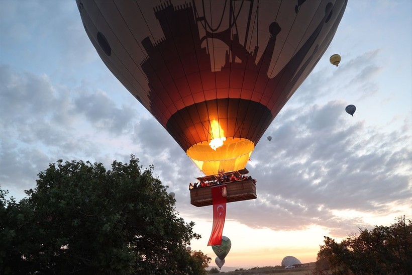 Kapadokya'da 19 Mayıs kutlaması! Balonlar Türk bayraklarıyla uçtu - Resim: 3