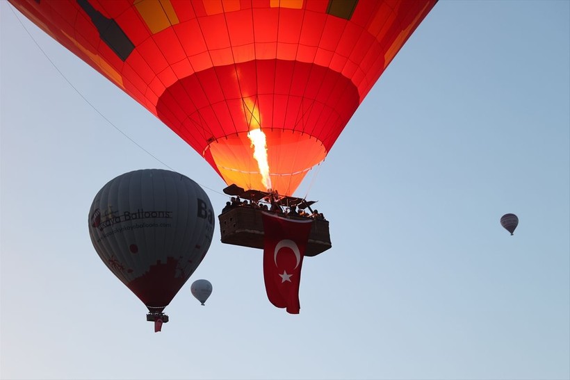 Kapadokya'da 19 Mayıs kutlaması! Balonlar Türk bayraklarıyla uçtu - Resim: 5