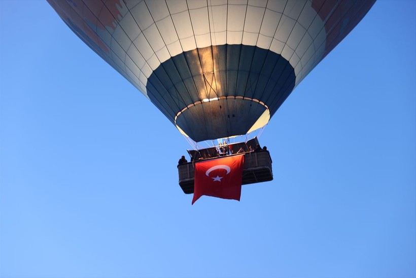 Kapadokya'da 19 Mayıs kutlaması! Balonlar Türk bayraklarıyla uçtu - Resim: 6