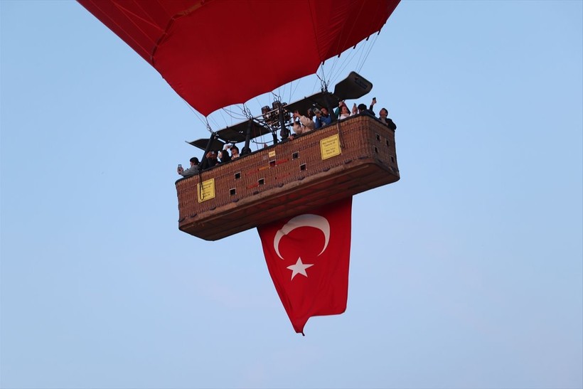 Kapadokya'da 19 Mayıs kutlaması! Balonlar Türk bayraklarıyla uçtu - Resim: 7