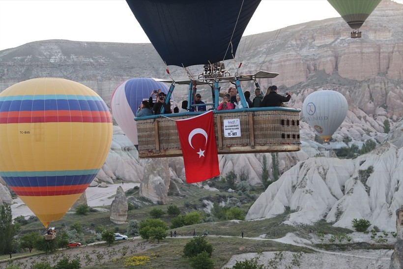 Kapadokya'da 19 Mayıs kutlaması! Balonlar Türk bayraklarıyla uçtu - Resim: 11