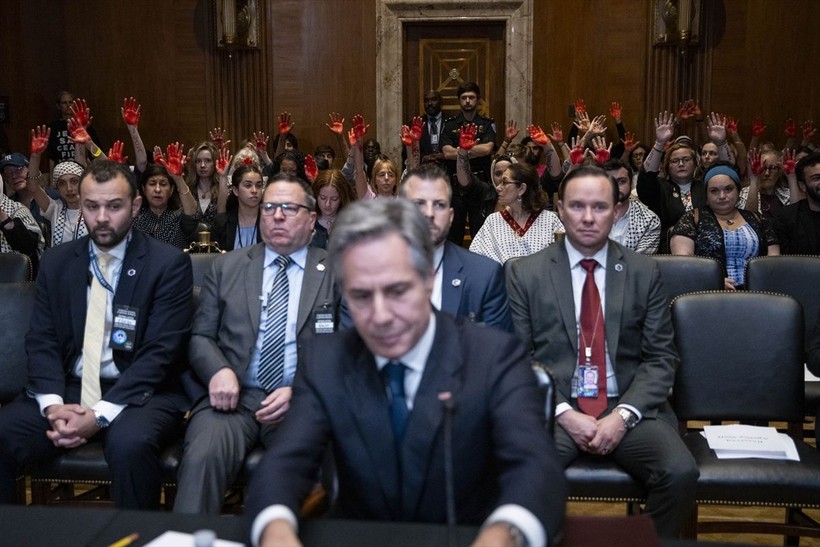 Antony Blinken Senato'da neye uğradığını şaşırdı! Filistin destekçilerinden 'Gazze kasabı' protestosu - Resim: 6