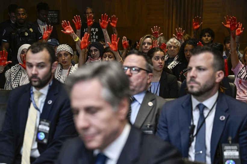 Antony Blinken Senato'da neye uğradığını şaşırdı! Filistin destekçilerinden 'Gazze kasabı' protestosu - Resim: 15
