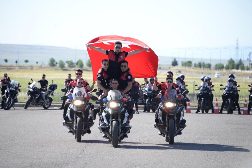 Diyarbakır'da eğitimi tamamlayan 'Yunus' polisleri mezuniyet töreninde nefes kesti - Resim: 10