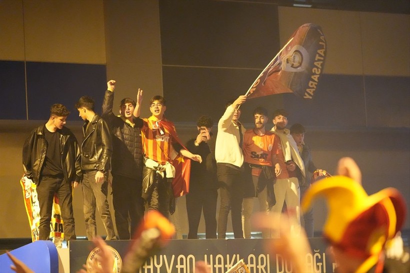 Türkiye'nin dört bir yanında yaşayan vatandaşlar, Galatasaray'ın şampiyonluğunu kutladı - Resim: 17