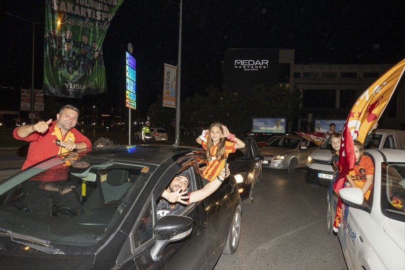 Türkiye'nin dört bir yanında yaşayan vatandaşlar, Galatasaray'ın şampiyonluğunu kutladı - Resim: 31
