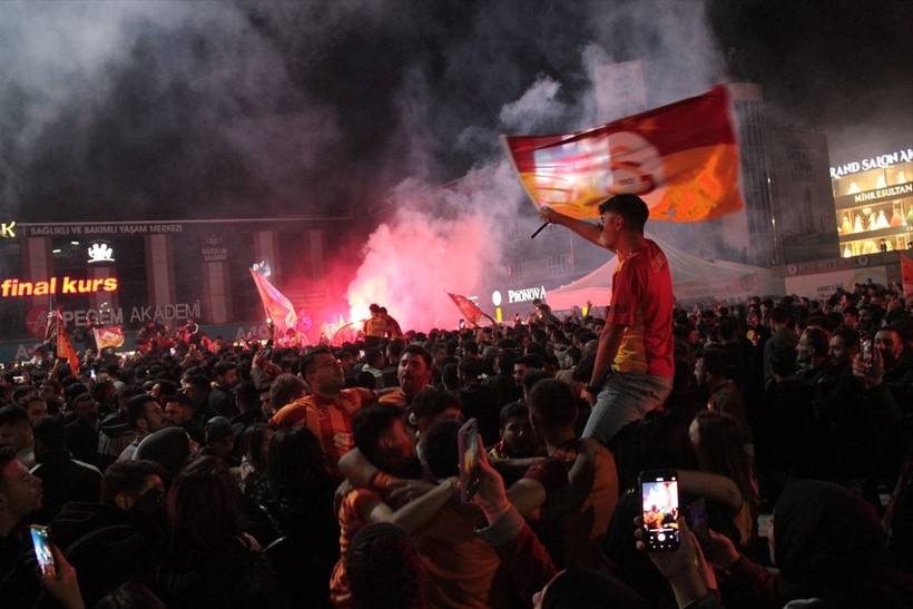 Türkiye'nin dört bir yanında yaşayan vatandaşlar, Galatasaray'ın şampiyonluğunu kutladı - Resim: 38