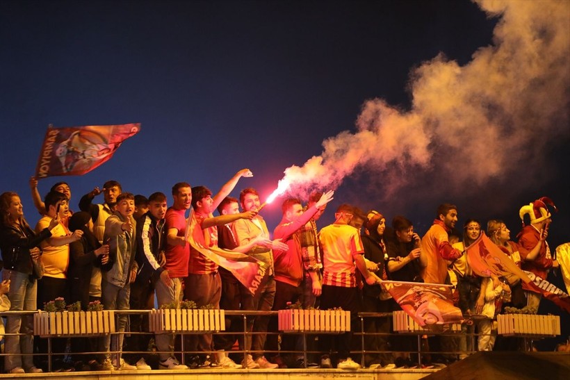 Türkiye'nin dört bir yanında yaşayan vatandaşlar, Galatasaray'ın şampiyonluğunu kutladı - Resim: 44
