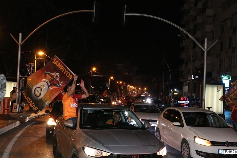 Türkiye'nin dört bir yanında yaşayan vatandaşlar, Galatasaray'ın şampiyonluğunu kutladı - Resim: 52