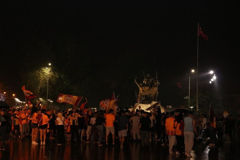 Türkiye'nin dört bir yanında yaşayan vatandaşlar, Galatasaray'ın şampiyonluğunu kutladı - Resim: 51