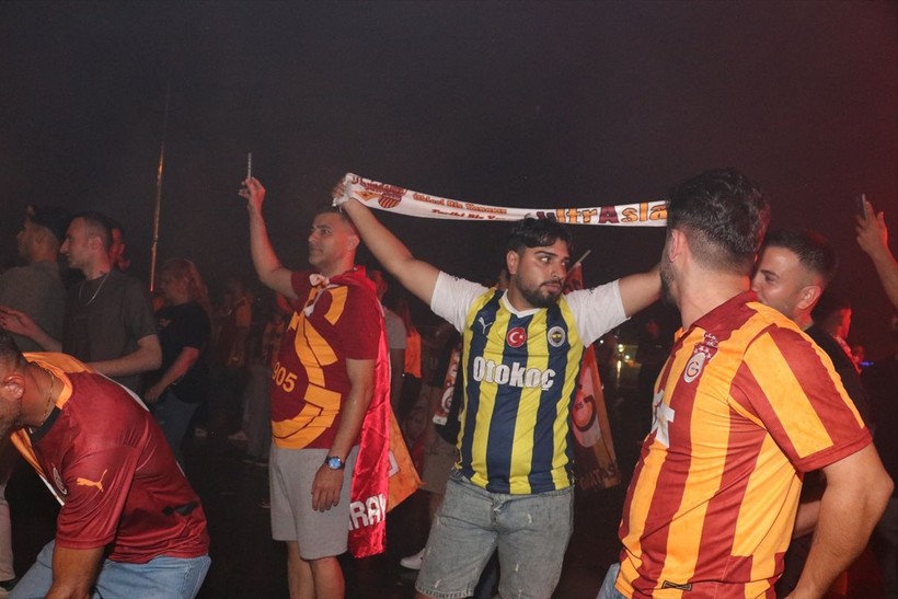 Türkiye'nin dört bir yanında yaşayan vatandaşlar, Galatasaray'ın şampiyonluğunu kutladı - Resim: 50