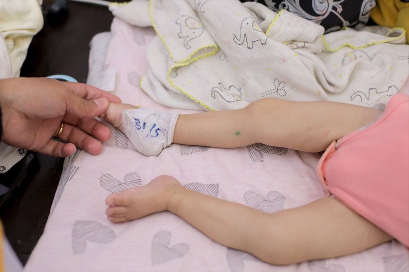 Gazze'de çocuklar açlık nedeniyle ölümle boğuşuyor - Resim: 7