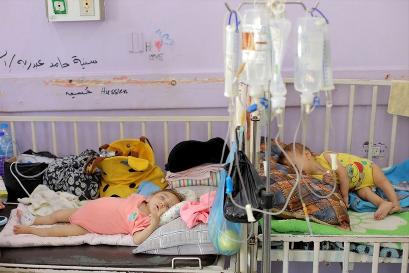 Gazze'de çocuklar açlık nedeniyle ölümle boğuşuyor - Resim: 3