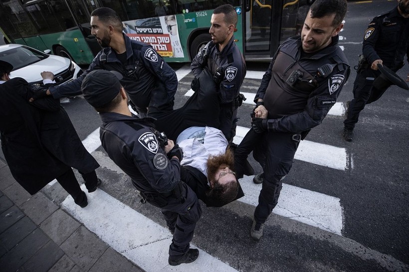 Ultra Ortodoks Yahudilerden Batı Kudüs’te İsrail’in zorunlu askerlik hizmetine karşı protesto - Resim: 1