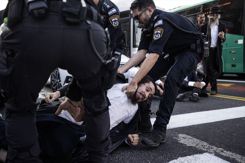 Ultra Ortodoks Yahudilerden Batı Kudüs’te İsrail’in zorunlu askerlik hizmetine karşı protesto - Resim: 2