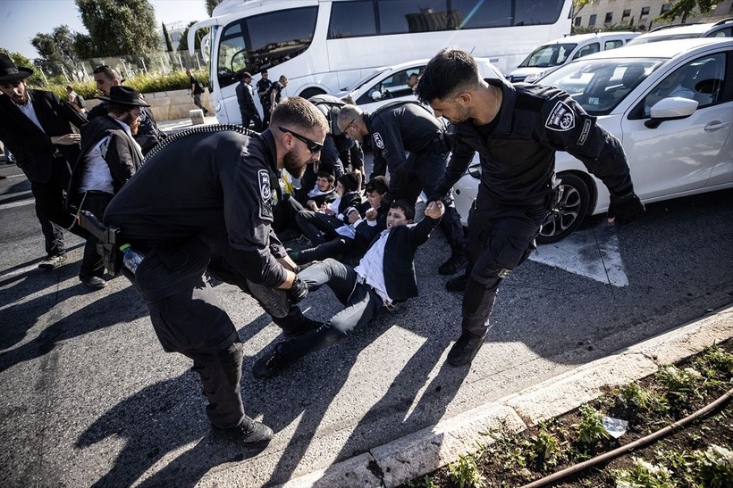 Ultra Ortodoks Yahudilerden Batı Kudüs’te İsrail’in zorunlu askerlik hizmetine karşı protesto - Resim: 6