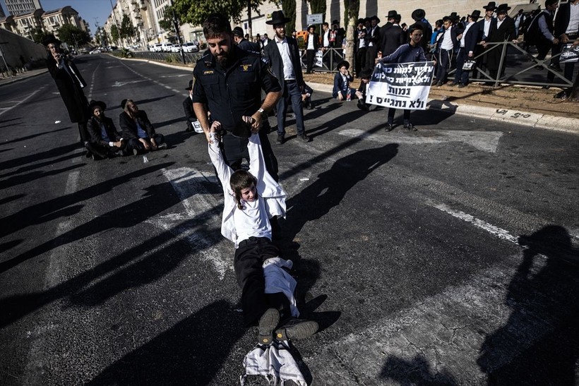 Ultra Ortodoks Yahudilerden Batı Kudüs’te İsrail’in zorunlu askerlik hizmetine karşı protesto - Resim: 8