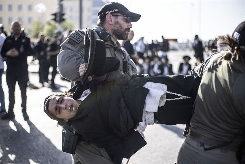 Ultra Ortodoks Yahudilerden Batı Kudüs’te İsrail’in zorunlu askerlik hizmetine karşı protesto - Resim: 9