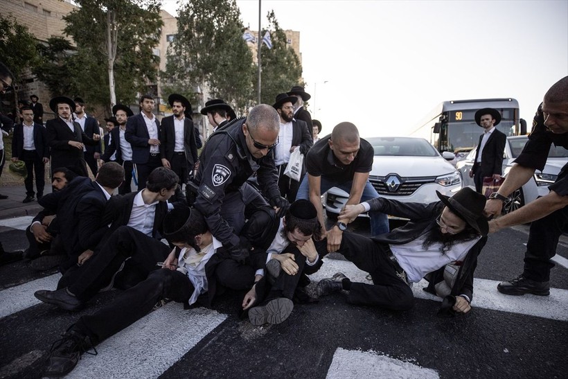 Ultra Ortodoks Yahudilerden Batı Kudüs’te İsrail’in zorunlu askerlik hizmetine karşı protesto - Resim: 24