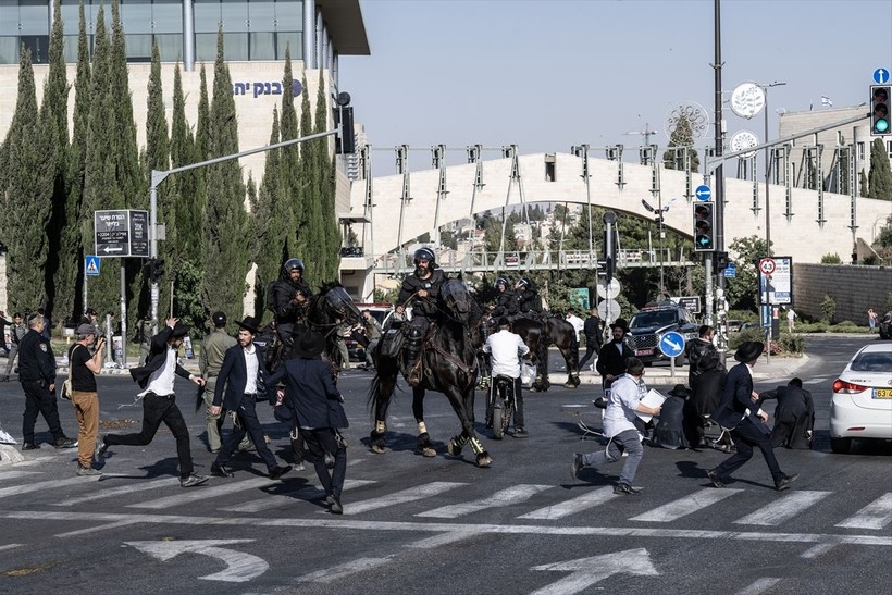 Ultra Ortodoks Yahudilerden Batı Kudüs’te İsrail’in zorunlu askerlik hizmetine karşı protesto - Resim: 27
