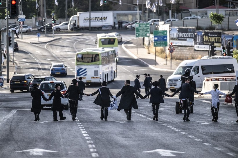 Ultra Ortodoks Yahudilerden Batı Kudüs’te İsrail’in zorunlu askerlik hizmetine karşı protesto - Resim: 32